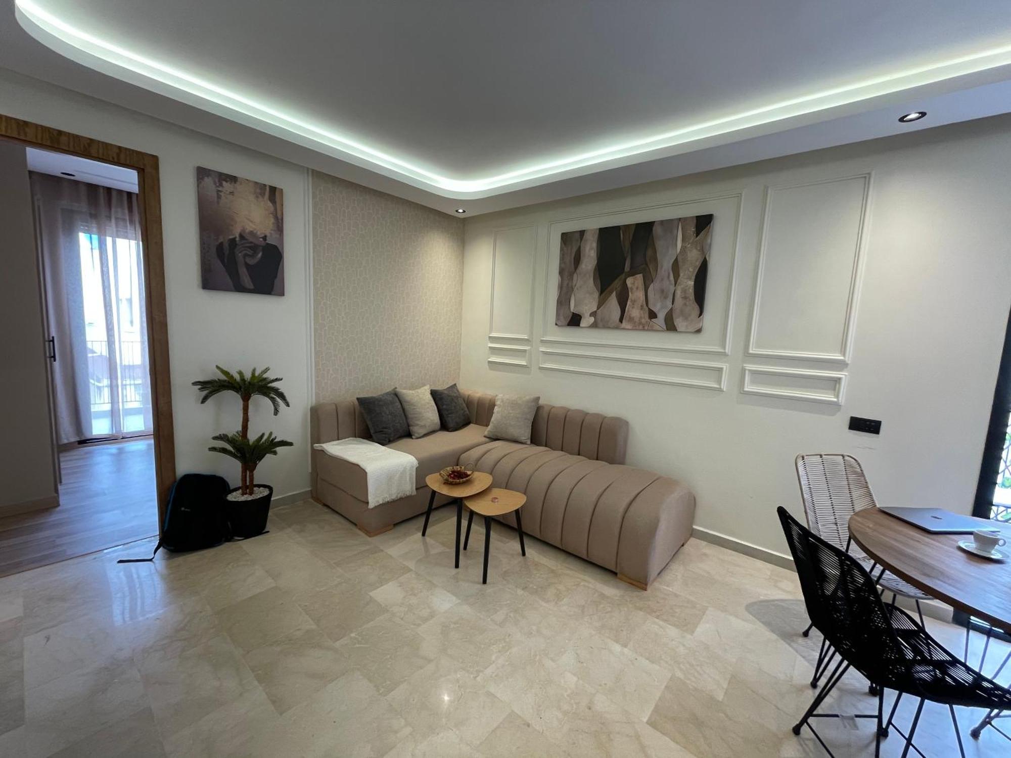 Golden Spot Apartment *